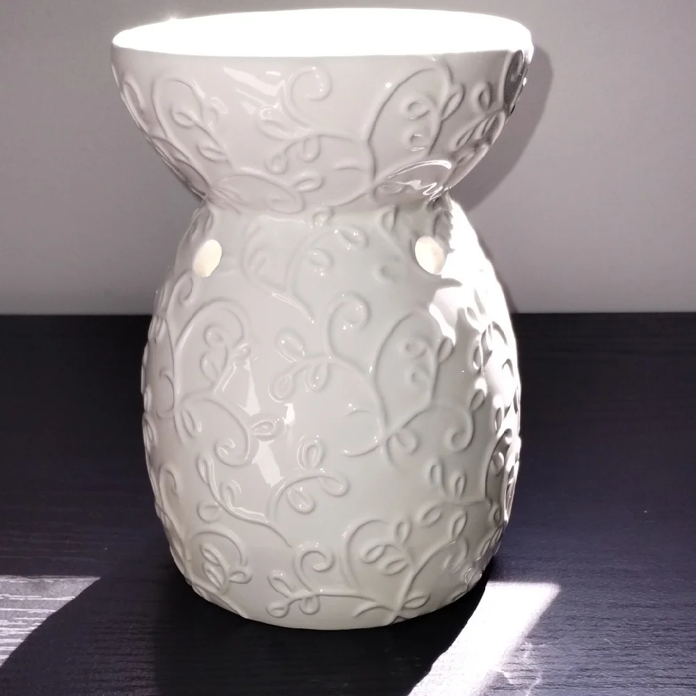 Hallmark Cream Candle Wax Melts Holder - Picture 3 of 4